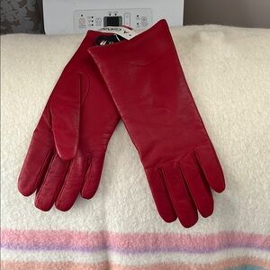 A Giannetti cashmere lined Elegant Red Leather Gloves NWTS